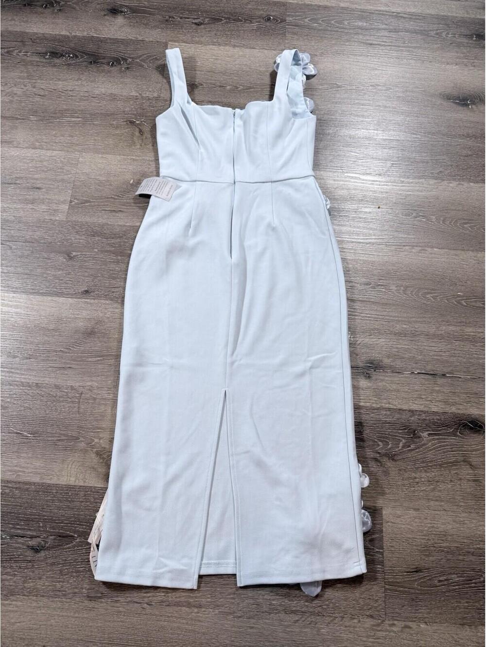 Elliatt Chantelle Dress Size Medium Light Blue 3d Applique Flower Cocktail NWT - Picture 4 of 8